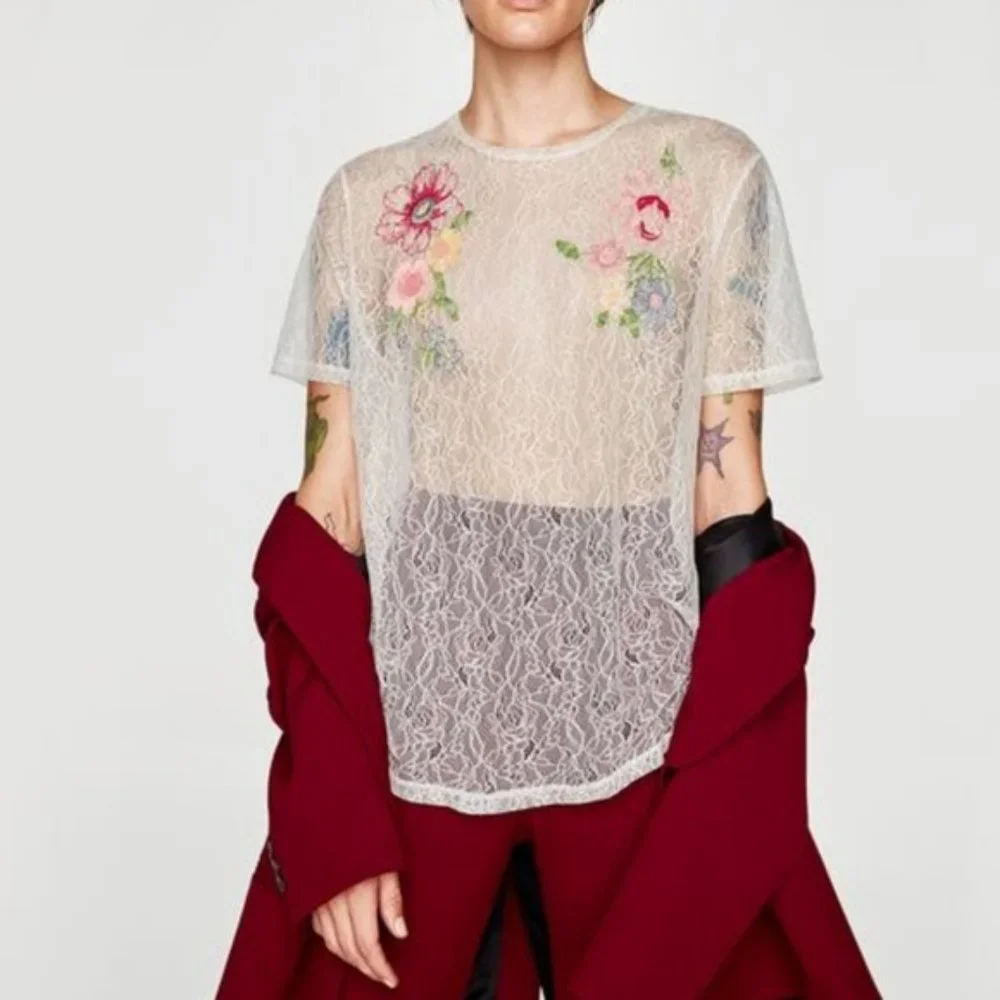 Zara Floral Lace Embroidered T-Shirt NWT  Blouse M